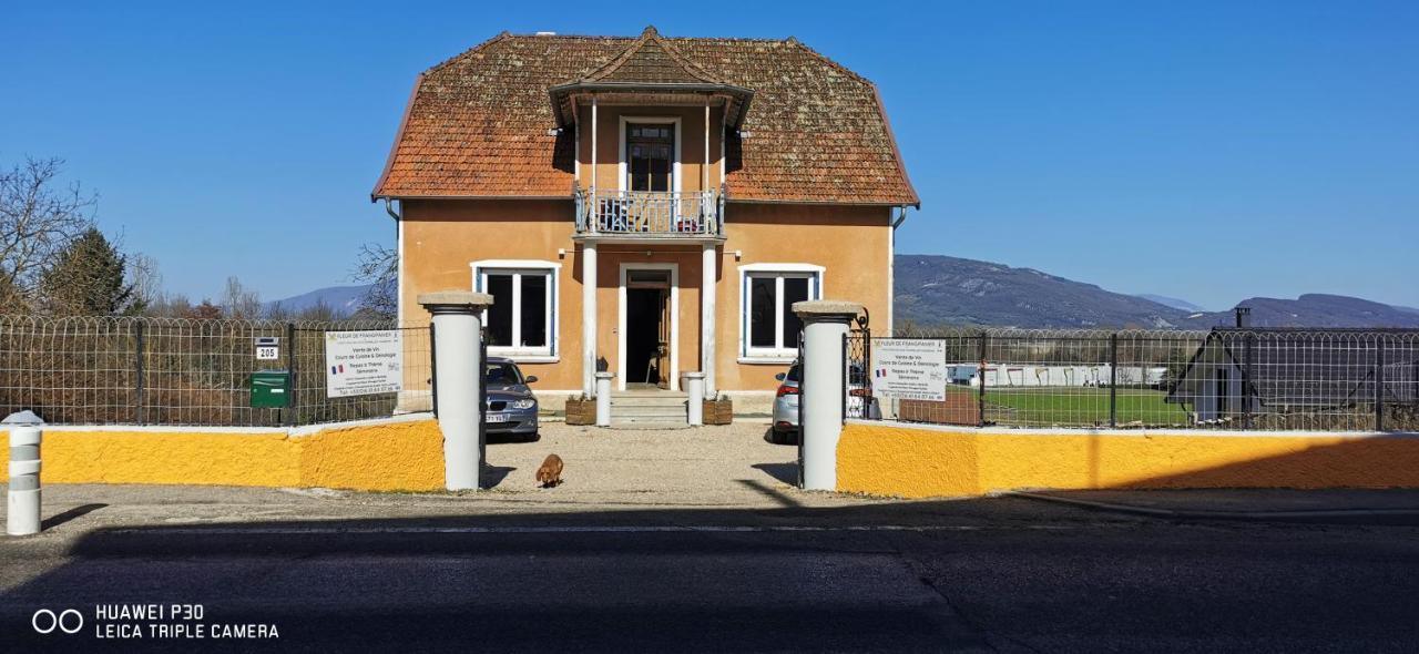 La Maison Fleur De Frangipanier Saint-Genix-sur-Guiers Esterno foto